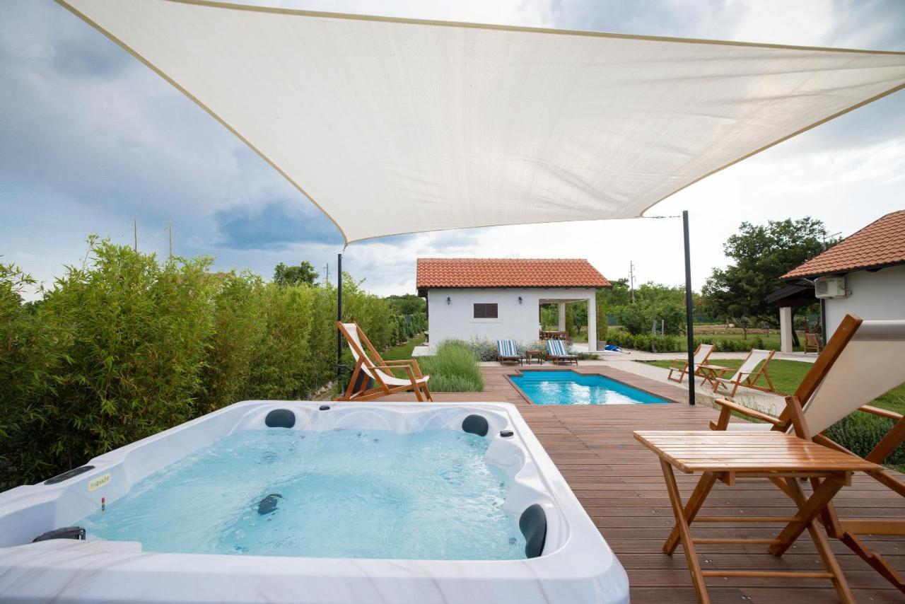 Villa Ena With Pool & Jacuzzi Donji Kasic المظهر الخارجي الصورة