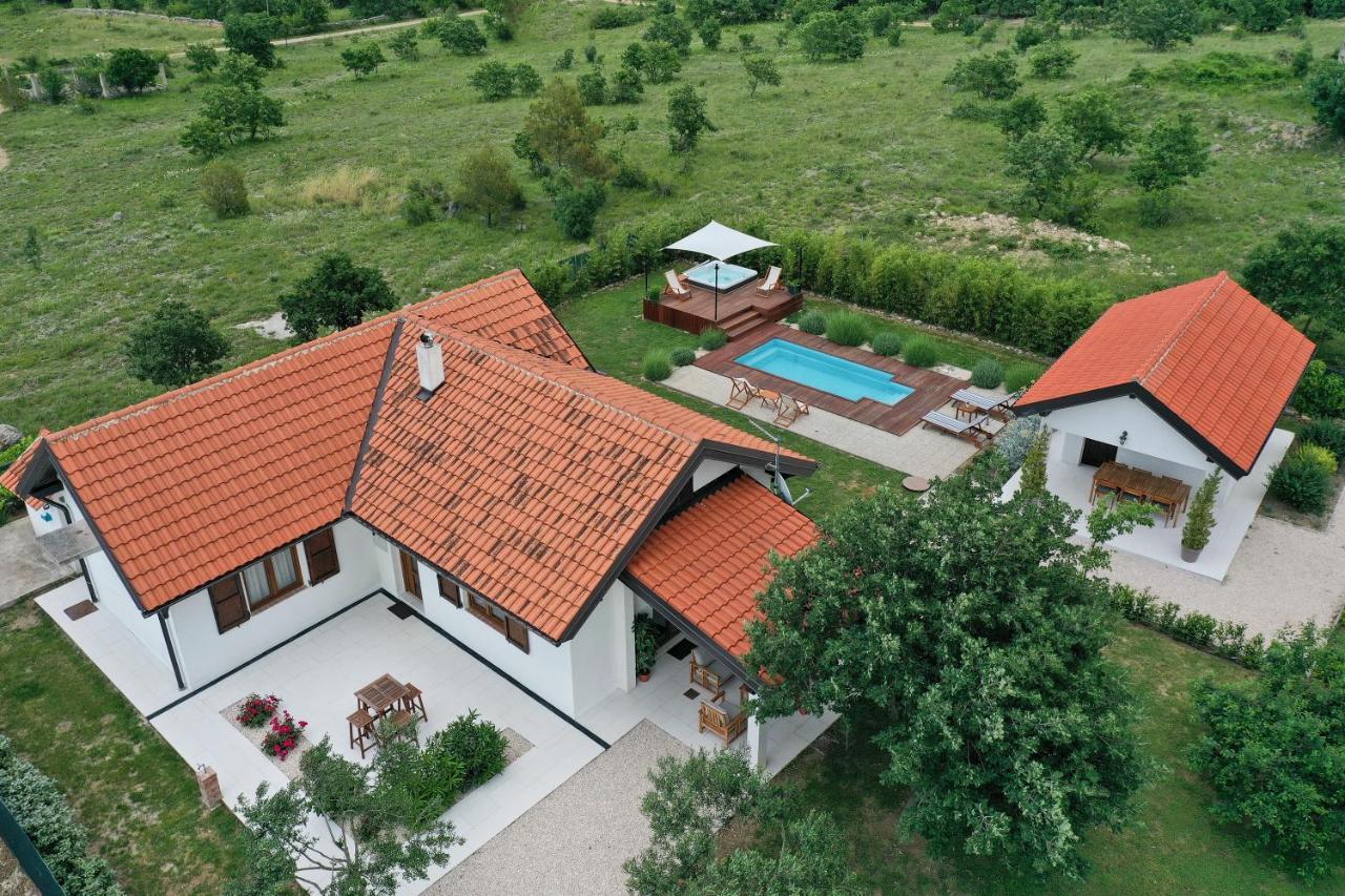 Villa Ena With Pool & Jacuzzi Donji Kasic المظهر الخارجي الصورة