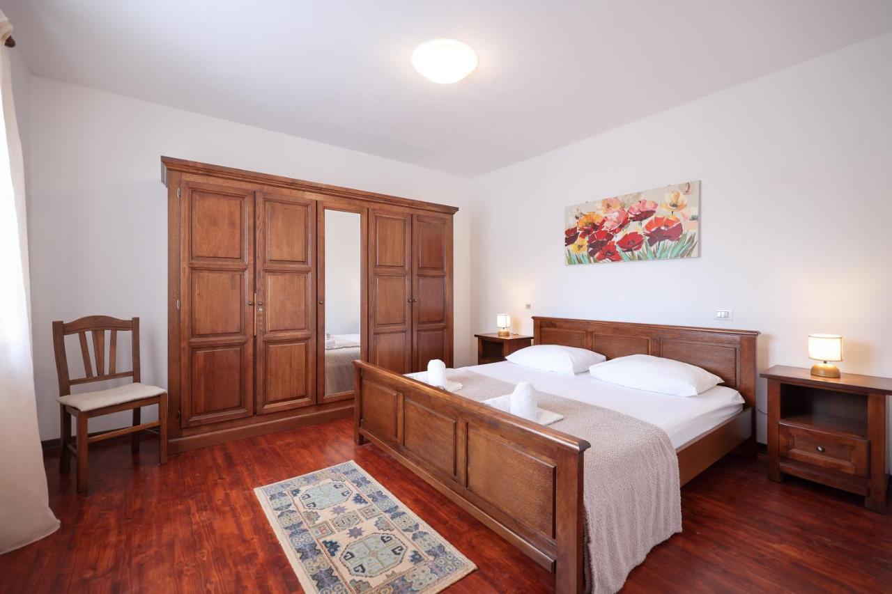Villa Ena With Pool & Jacuzzi Donji Kasic المظهر الخارجي الصورة